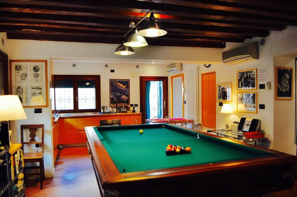 La Casa Con Il Biliardo Venisejetaime Apartman Olaszország