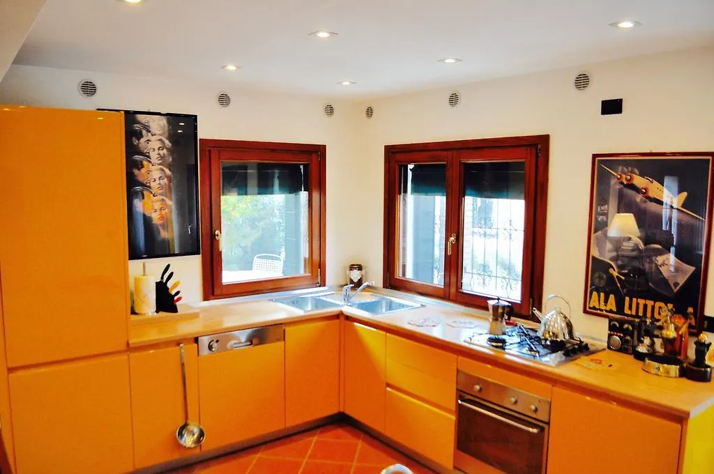La Casa Con Il Biliardo Venisejetaime Apartman 0*, Velence